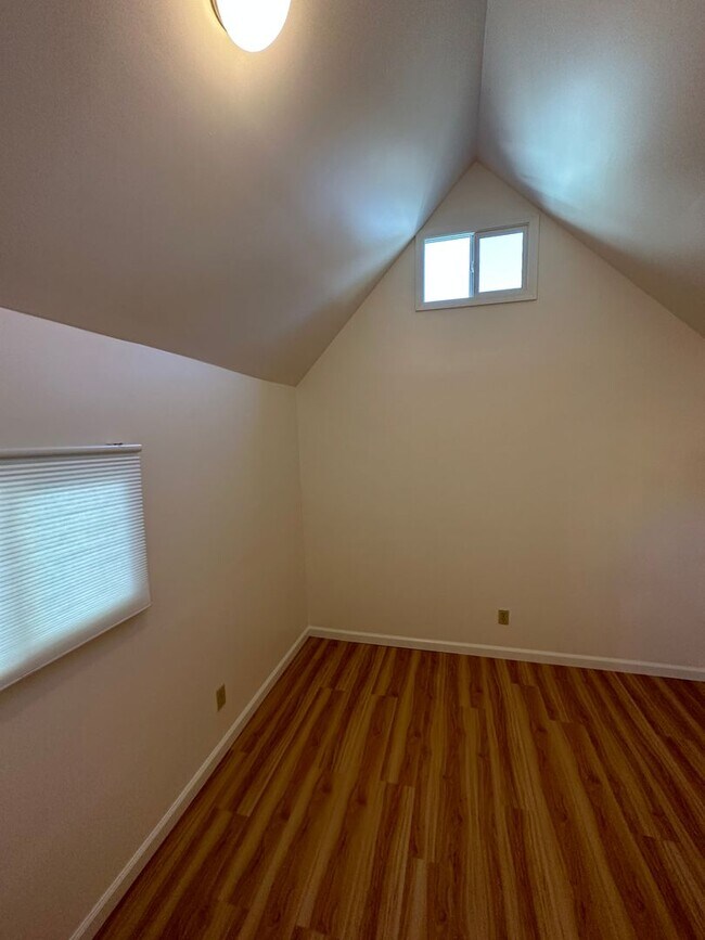 Building Photo - 855 52nd St