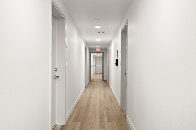 Building Photo - 4347 Woodlawn Ave