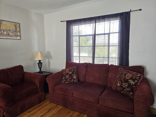 Building Photo - 205 Harvard Dr SE