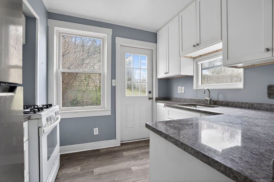 Building Photo - 217 Reifert St