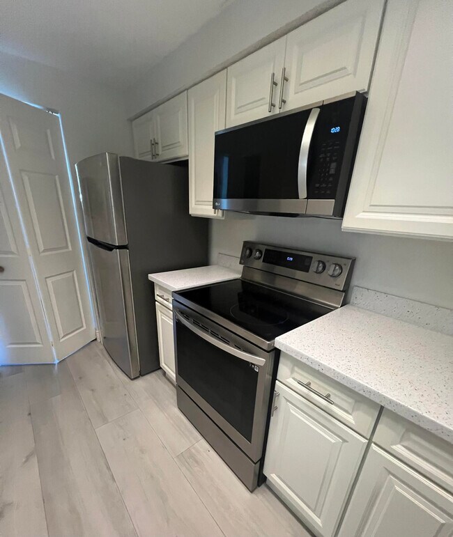 Building Photo - 3022 Alcazar Pl