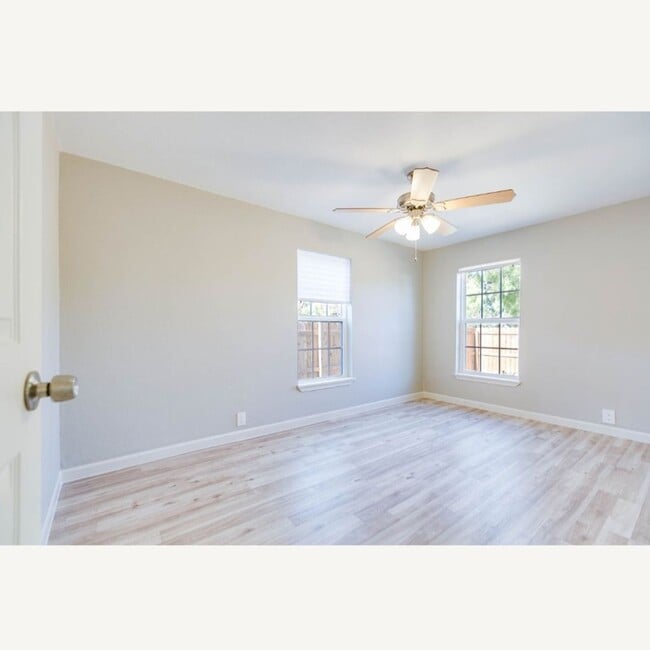 Building Photo - COMING MARCH 2026 - Fully Renovated 3 Bedroom Home!!