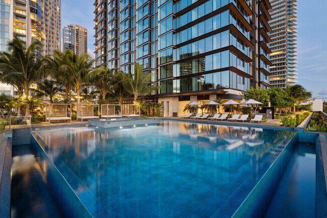 Building Photo - Luxury 1-Bedroom Kakaako Apartment