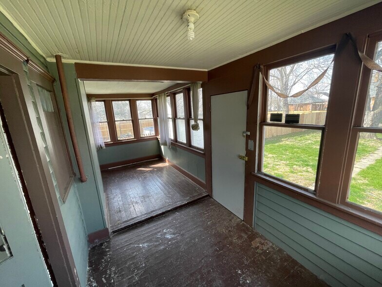 Building Photo - 2105 Sherman Ave