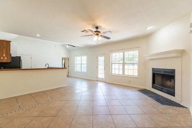 Building Photo - 3310 Silver Oaks Dr