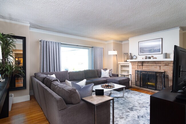 Living room - 1211 34th Ave