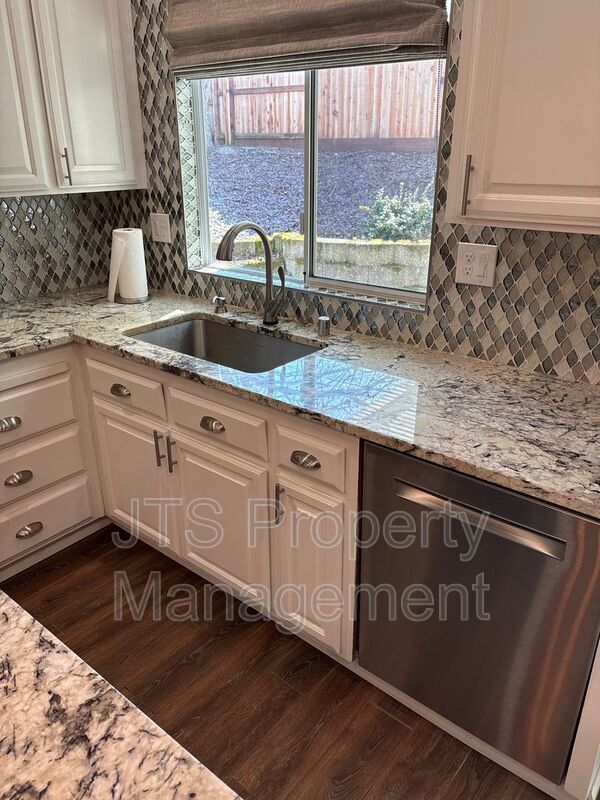 Building Photo - 6521 Turnstone Way