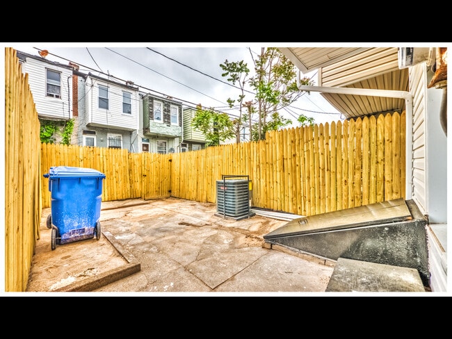 Building Photo - 1634 Darley Ave