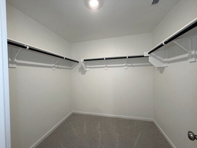 Building Photo - 401 Meadows Ln