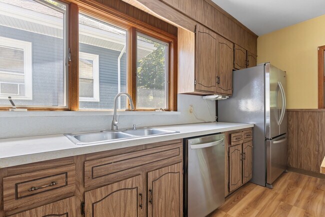 Building Photo - 84 Brayton Rd