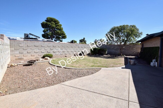 Building Photo - Eastside 3 Bed 2 Bath Gem with 2 Car Garage and Large Private Fenced Yard