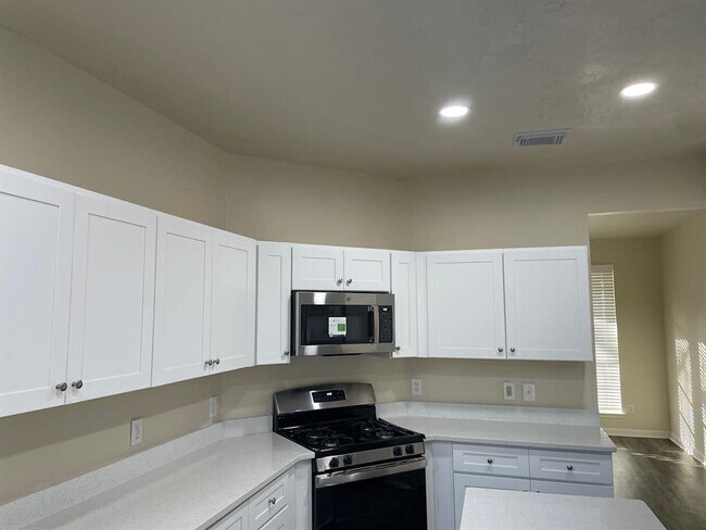 Building Photo - 3603 W Pine Orchard Dr