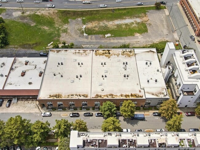 Building Photo - 915 Westmere Ave