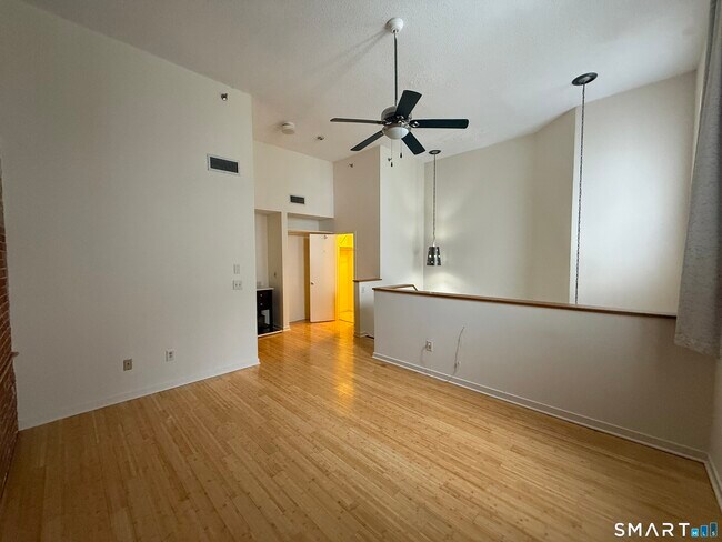 Building Photo - 83 Washington St