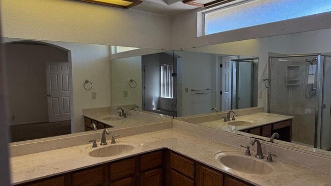 Building Photo - 777 E Encore Dr