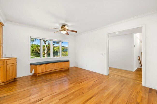Building Photo - Spacious Two-Story 5 BD/3 BA Home in Desirable East Bluff Neighborhood