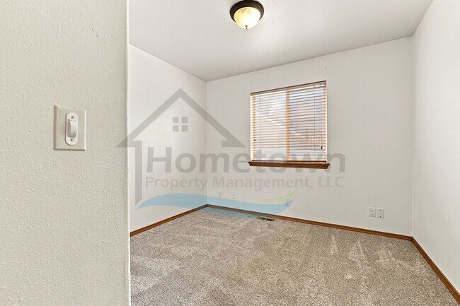 Building Photo - 7533 N Winter View Dr