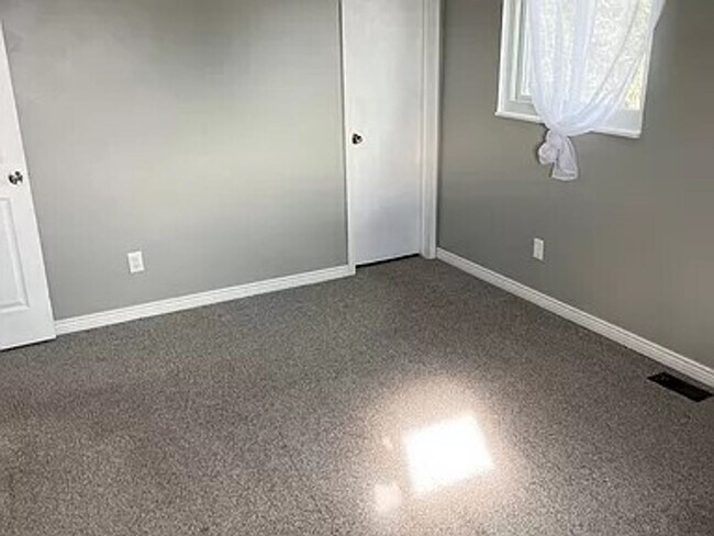 Building Photo - 2660 Villa Loma Dr