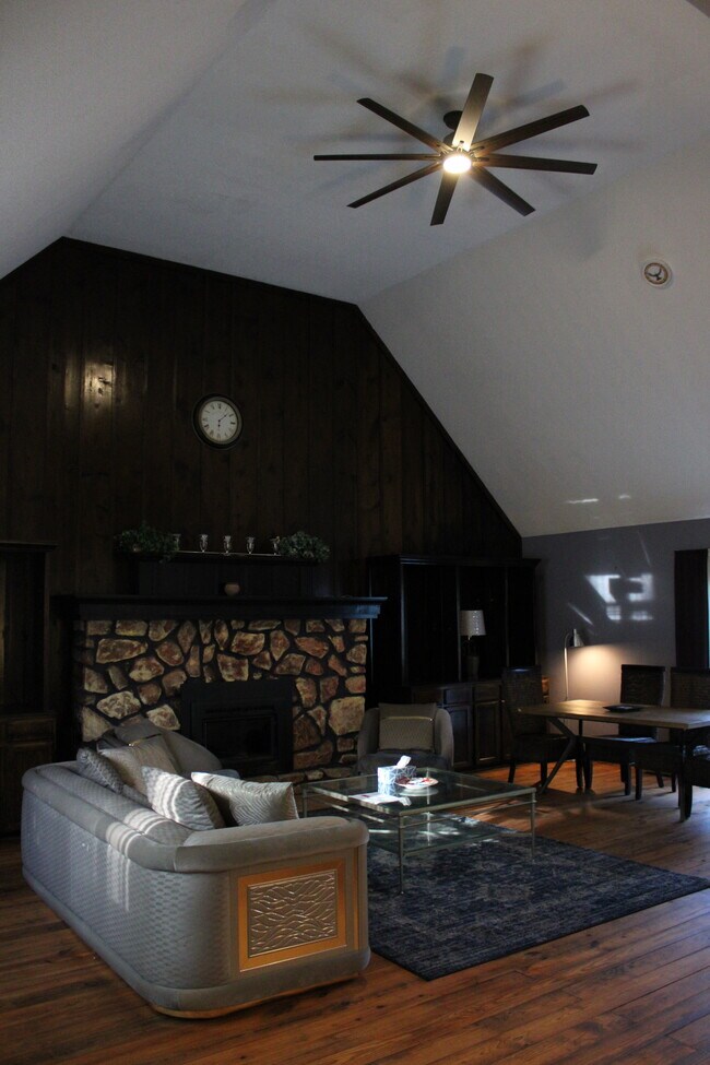 Great Room - 2115 Pineshore Ct