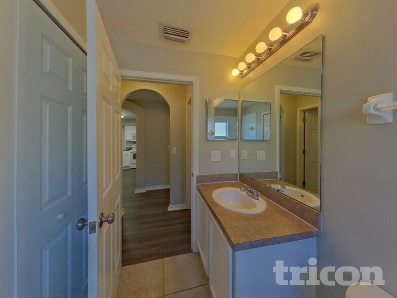 Building Photo - 31420 Triborough Dr