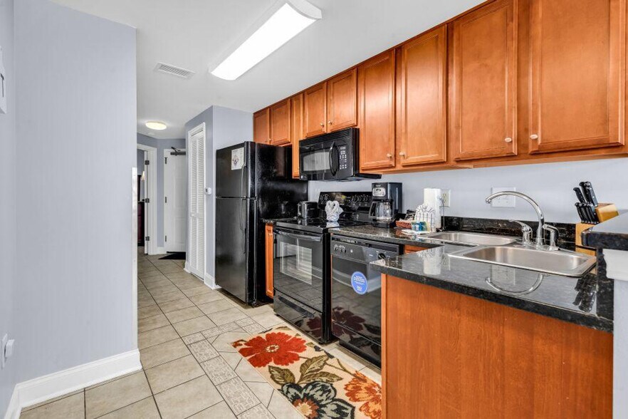 Building Photo - 2600 N Ocean Blvd