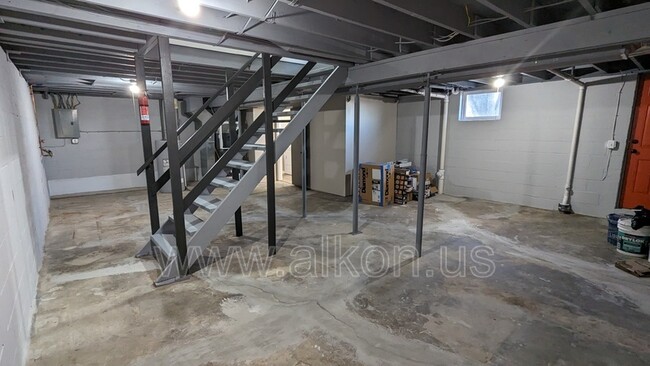 Building Photo - 2710 Houston St