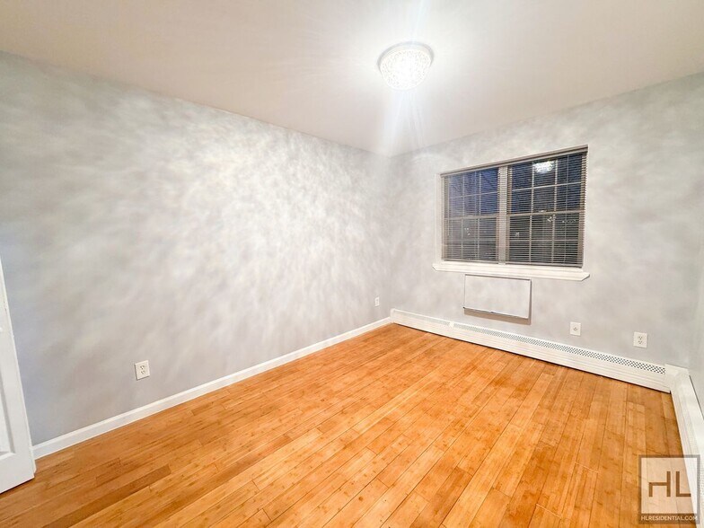 Building Photo - ST MARKS AVENUE