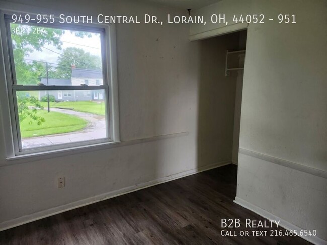 Building Photo - 949-955 South Central Dr., Lorain, OH, 440...
