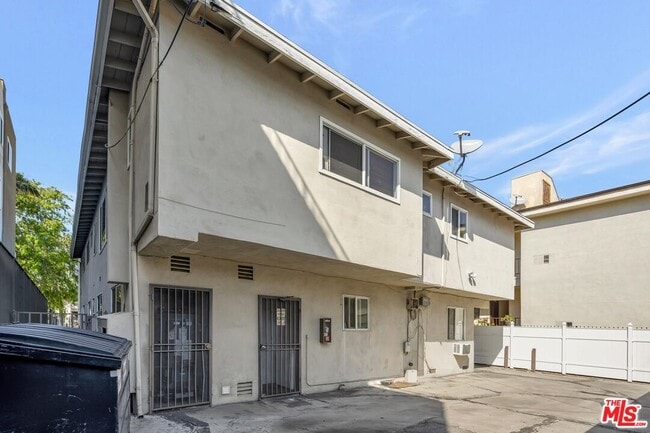 Building Photo - 932 Wilcox Ave