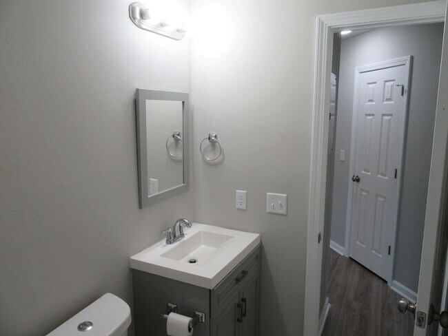 Building Photo - 1300 Grace Ave