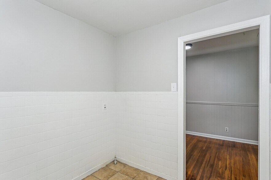 Building Photo - 229 S Edwards Ave