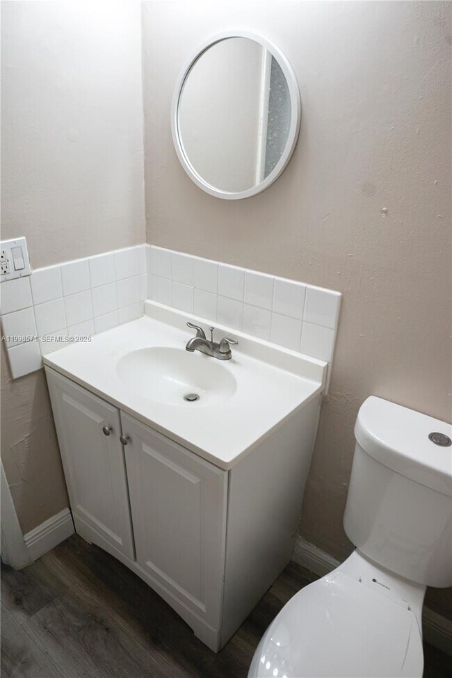 Building Photo - 4280 Woodside Dr