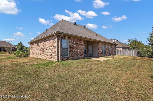 Building Photo - 1022 Trinity Dr