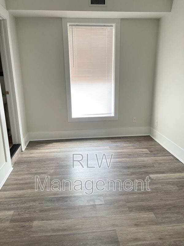 Building Photo - 11 N Central Ave