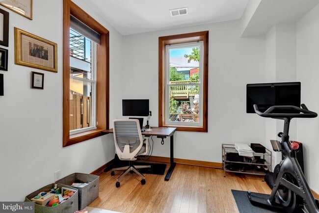 Building Photo - 1810 6th St NW