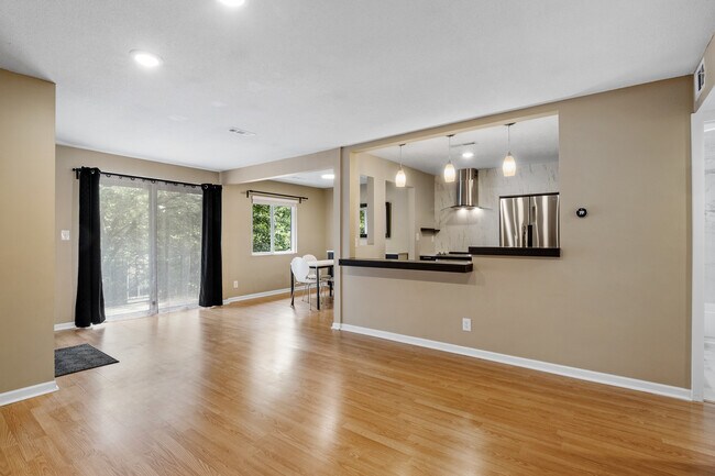 Building Photo - 809 W 40th St