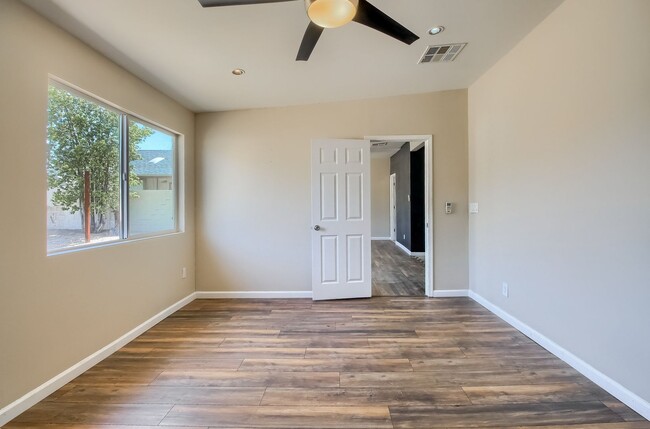 Building Photo - 4 Bedroom 3 Bathroom Single Family Home in...