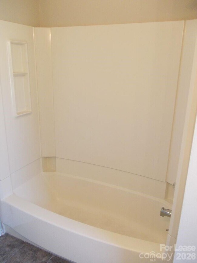 Building Photo - 6223 Hickory Cove Ln