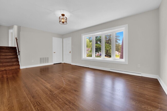 Building Photo - Beautiful Renovated 4 Bedroom 2.5 Bathroom Home for Rent!