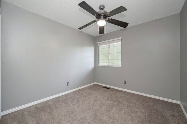 Building Photo - 9118 S Scirlein Dr