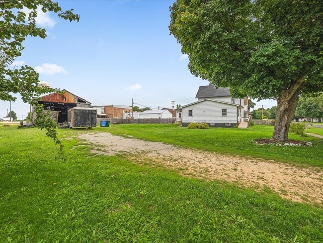 Building Photo - 305 N Holcomb Ave