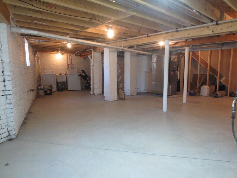 Building Photo - 4403 Franklin Blvd