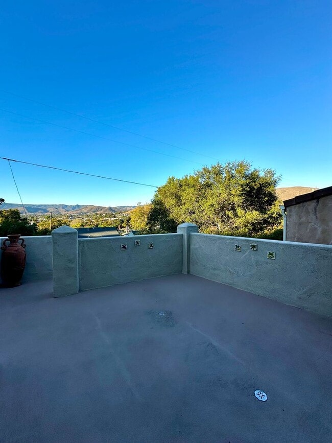 Building Photo - 3 bed 2 bath Well-Maintained Home in Prime...