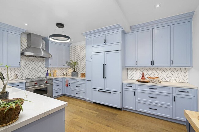 Building Photo - 2237 Century Hill