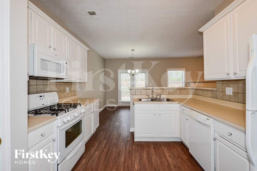 Building Photo - 740 Winbrook Dr