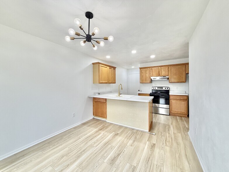 Building Photo - 1124-1126 Brown Dr