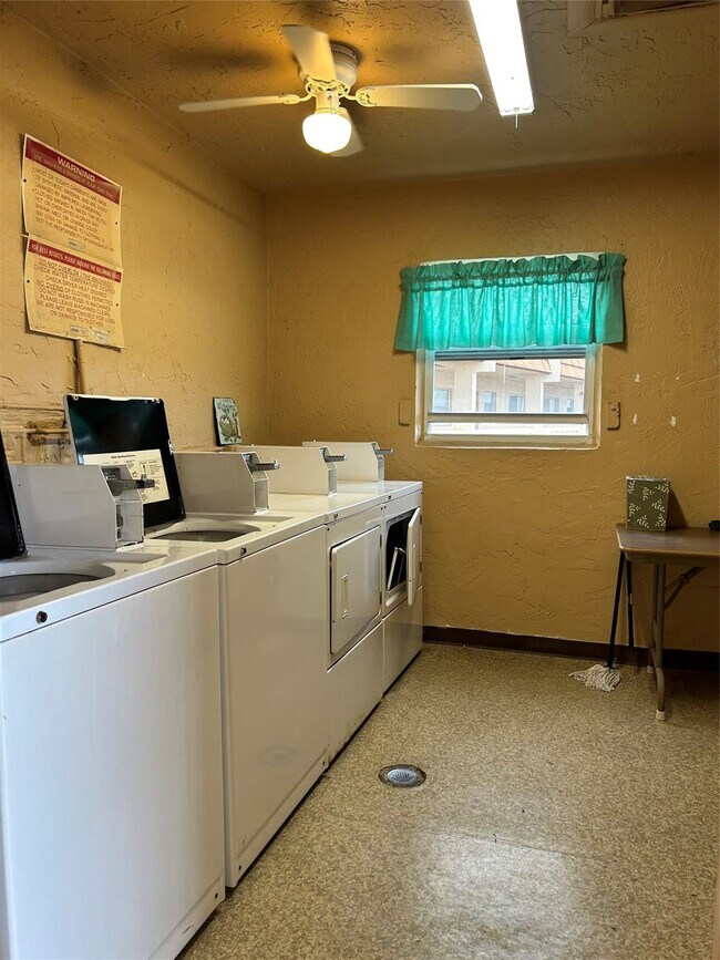 Building Photo - 6770 Royal Palm Blvd