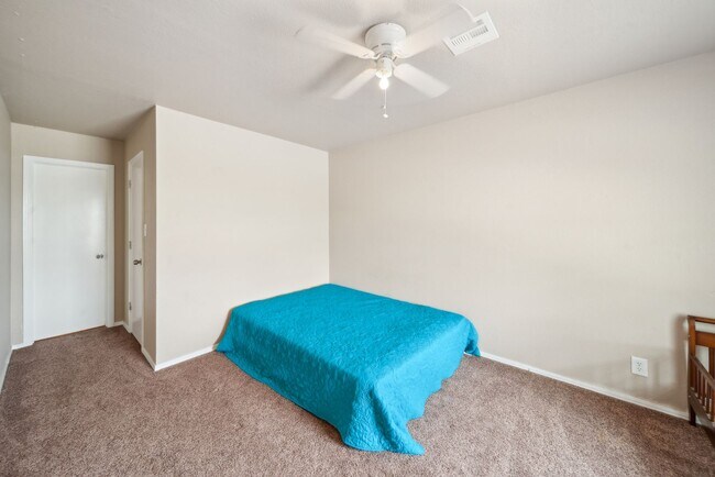 Building Photo - Cozy 2 Bedroom Condo located in the South Tulsa