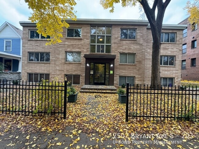 Primary Photo - 2507 Bryant Ave S