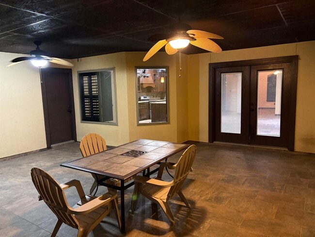 Building Photo - 405 Michoacan Loop